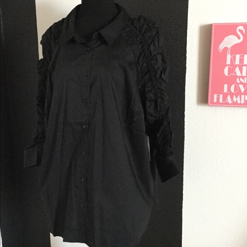 Beautiful NEW Runched Sleeve Button Down Top